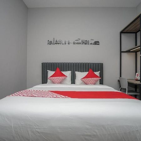 Oyo 568 Rajawali Homestay Палембанг Экстерьер фото