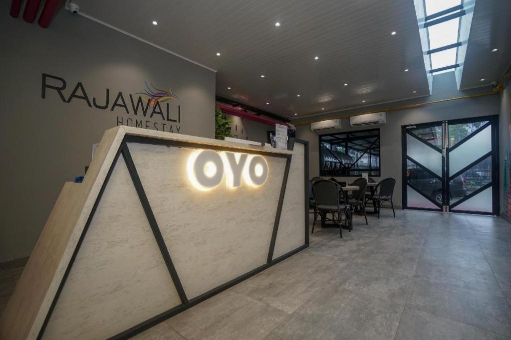 Oyo 568 Rajawali Homestay Палембанг Экстерьер фото