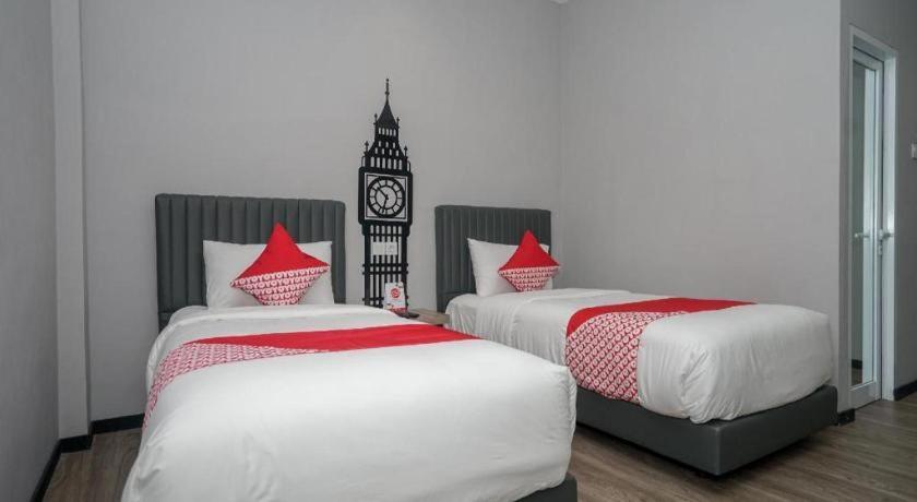 Oyo 568 Rajawali Homestay Палембанг Экстерьер фото